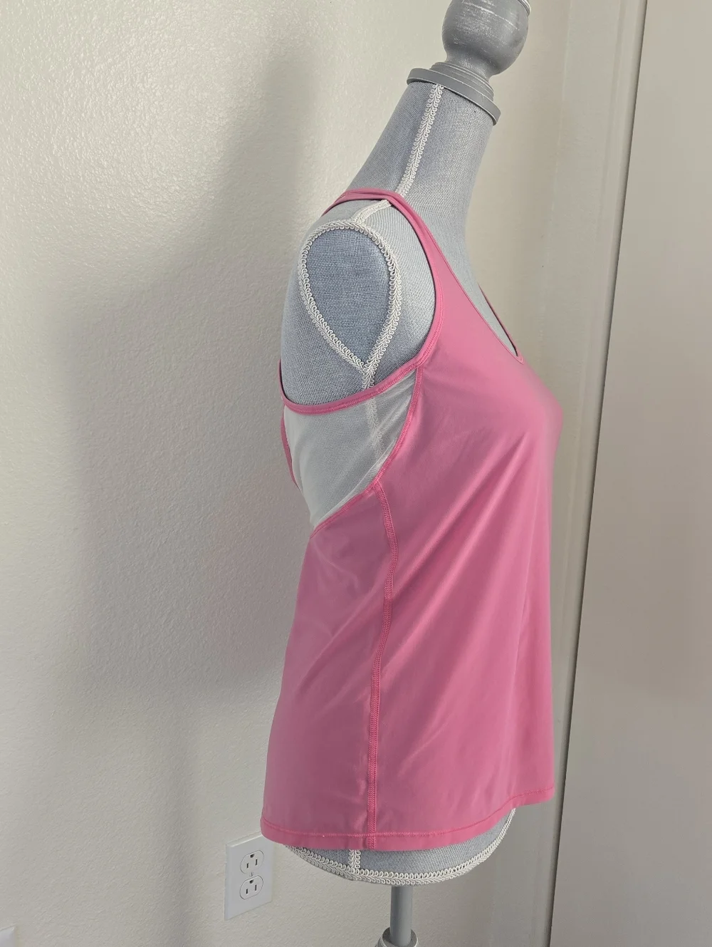 Lululemon Womens Size 6 Tranquil Tank Pink White Mesh Tranquil ‎ Pink White